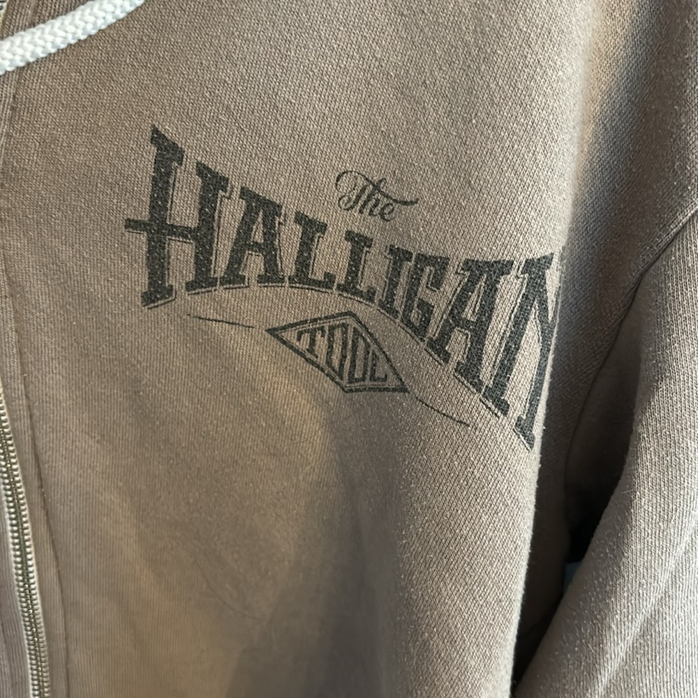 ⭐️2/$10 - zip up - Picture 3 of 8